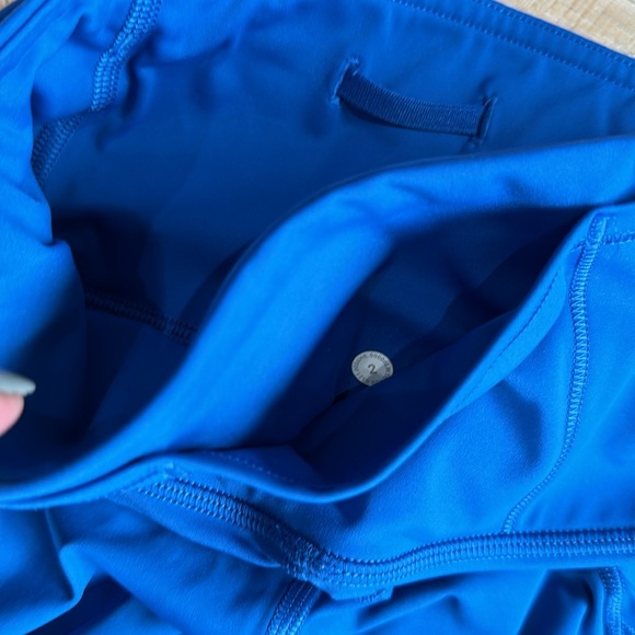 EUC lululemon leggings with pockets size 2 electric blue. Excellent, like new! - Picture 6 of 6